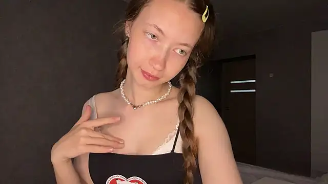 Snapshot of Emily_Mur_ chatting on 05.29.26 Emily Mur online show from 05.29.26