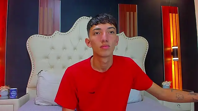 Snapshot of MichaelVasquex chatting on 05.16.26 MichaelVasquex online show from 05.16.26