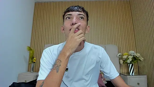 Snapshot of MichaelVasquex chatting on 05.28.26 MichaelVasquex online show from 05.28.26