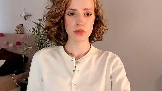 Snapshot of imogensy chatting on 05.30.26 imogensy online show from 05.30.26