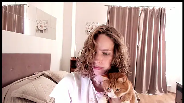Snapshot of imogensy chatting on 07.22.26 imogensy online show from 07.22.26