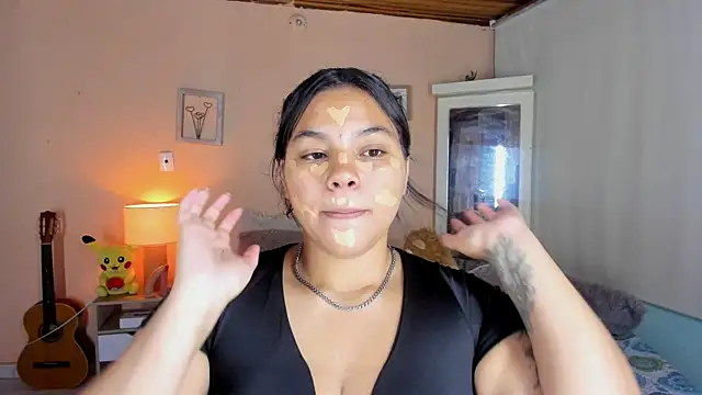 Snapshot of naomy_ruiz_ chatting on 05.26.26 naomy ruiz online show from 05.26.26