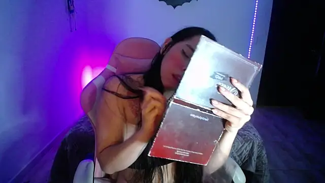Snapshot of LiLuciana chatting on 06.16.26 LiLuciana online show from 06.16.26