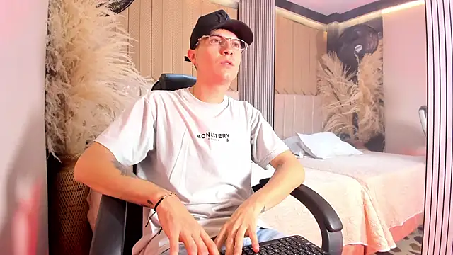 Snapshot of Diamondss_1 chatting on 05.15.26 Diamondss 1 online show from 05.15.26