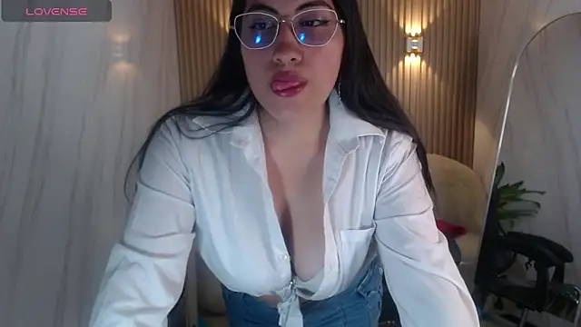 Snapshot of Violett_tf chatting on 05.28.26 Violett tf online show from 05.28.26