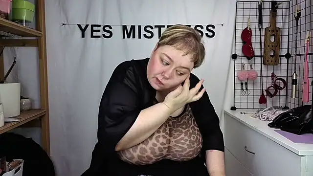Snapshot of mistress_molly chatting on 05.16.26 mistress molly online show from 05.16.26