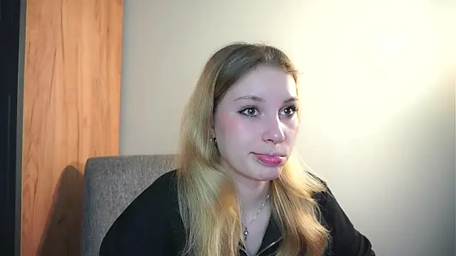 Snapshot of Sairallyn chatting on 05.15.26 Sairallyn online show from 05.15.26