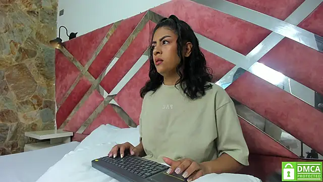 Snapshot of keylli_vega chatting on 05.15.26 keylli vega online show from 05.15.26