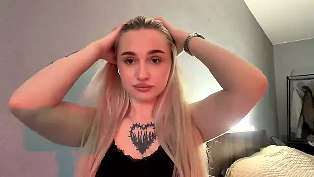 Snapshot of TiffanieSluyter chatting on 05.19.26 TiffanieSluyter online show from 05.19.26
