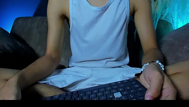 Snapshot of leonix_love chatting on 05.29.26 leonix love online show from 05.29.26