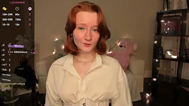 Snapshot of LallyLally_ chatting on 05.19.26 LallyLally online show from 05.19.26
