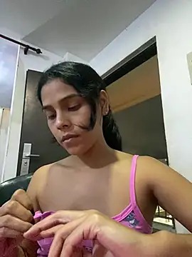 Snapshot of Saray_queen1 chatting on 06.28.26 Saray queen1 online show from 06.28.26