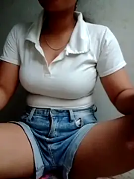 Snapshot of Mirra-a chatting on 06.17.26 Mirra-a online show from 06.17.26