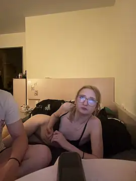 Snapshot of LauraundSteve_ chatting on 07.16.26 LauraundSteve online show from 07.16.26
