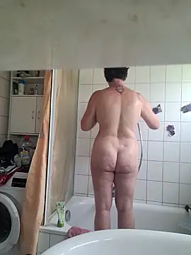Snapshot of freche52f chatting on 05.20.26 freche52f online show from 05.20.26
