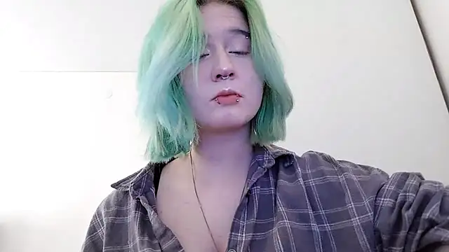 Snapshot of HunXena chatting on 05.20.26 HunXena online show from 05.20.26
