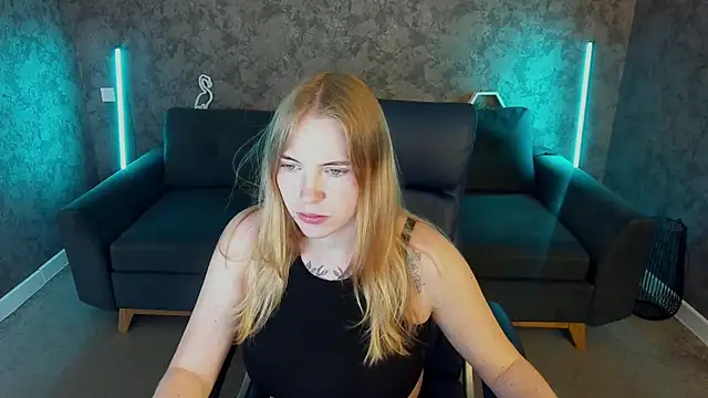 Snapshot of NikkyReyyy chatting on 05.21.26 NikkyReyyy online show from 05.21.26