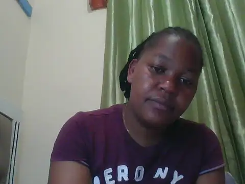 Snapshot of sexy_dove chatting on 06.17.26 sexy dove online show from 06.17.26
