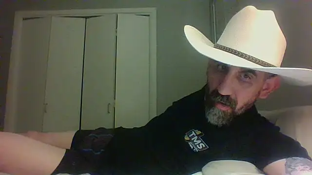 Snapshot of old_Domino chatting on 06.01.26 old Domino online show from 06.01.26