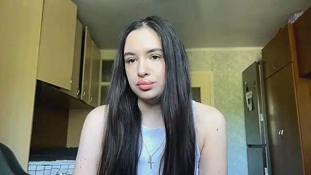 Snapshot of CarolineRu chatting on 05.26.26 CarolineRu online show from 05.26.26