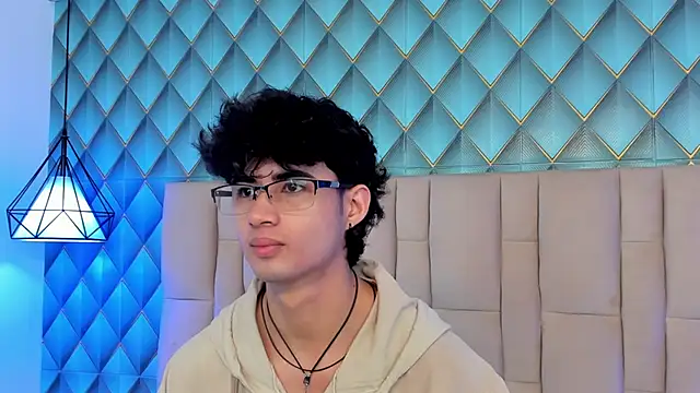 Snapshot of Sofia-Ethan chatting on 05.30.26 Sofia-Ethan online show from 05.30.26