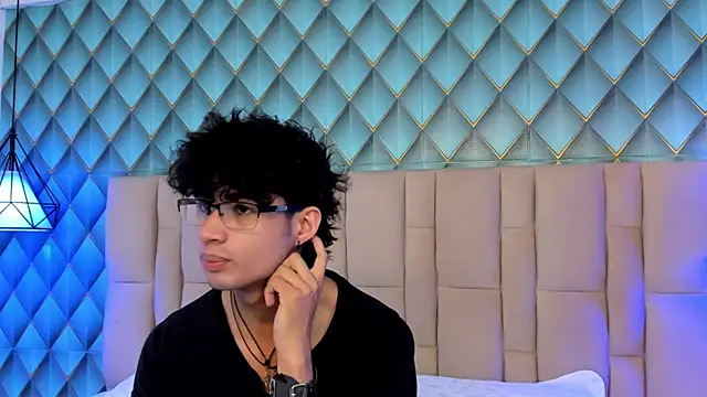 Snapshot of Sofia-Ethan chatting on 05.31.26 Sofia-Ethan online show from 05.31.26