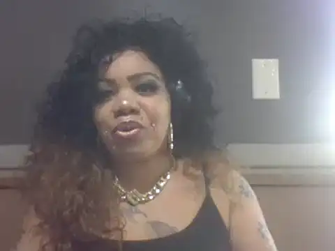 Snapshot of NailGoddessnow chatting on 02.08.25 NailGoddessnow online show from 02.08.25