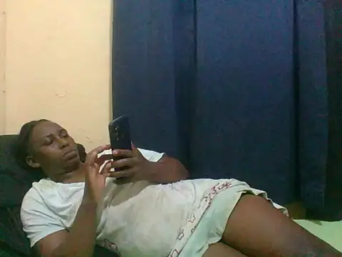 Snapshot of naughty-slender chatting on 06.30.26 naughty-slender online show from 06.30.26