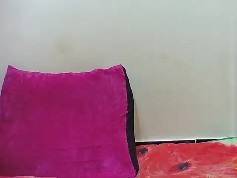 Snapshot of Sexyhotgal5 chatting on 06.11.26 Sexyhotgal5 online show from 06.11.26