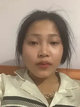 Snapshot of hinami-lo chatting on 05.15.26 hinami-lo online show from 05.15.26
