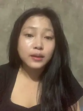 Snapshot of hinami-lo chatting on 05.17.26 hinami-lo online show from 05.17.26