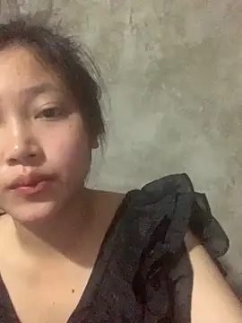 Snapshot of hinami-lo chatting on 05.18.26 hinami-lo online show from 05.18.26