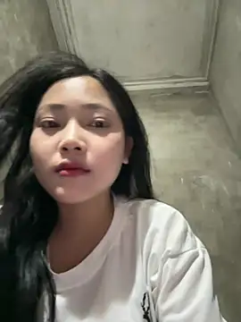 Snapshot of hinami-lo chatting on 05.28.26 hinami-lo online show from 05.28.26