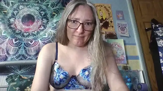 Izzylove47 online show from 05.31.26