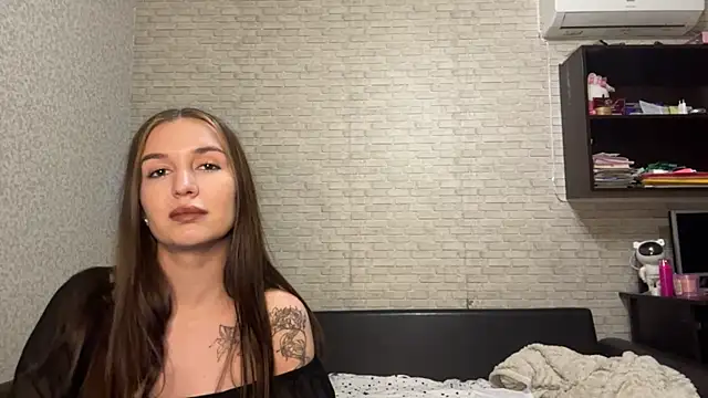 Snapshot of Vitacute chatting on 05.31.26 Vitacute online show from 05.31.26