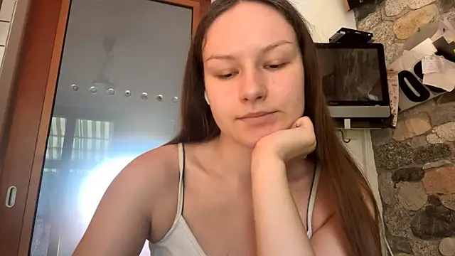 Snapshot of ShaylaChong chatting on 07.15.26 ShaylaChong online show from 07.15.26
