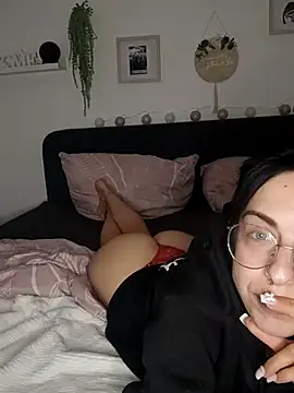 Snapshot of MistressLunaaa chatting on 05.31.26 MistressLunaaa online show from 05.31.26