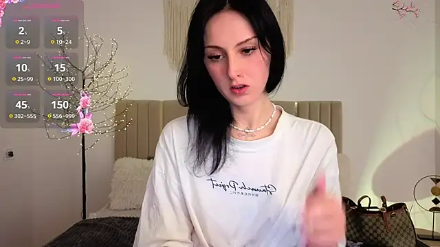 Snapshot of Little1_molly chatting on 06.17.26 Little1 molly online show from 06.17.26