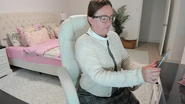 Snapshot of Vika73 chatting on 07.15.26 Vika73 online show from 07.15.26