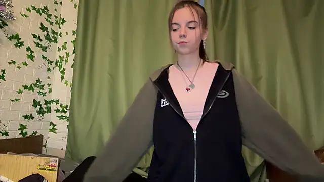 Snapshot of LisaPorse chatting on 05.31.26 LisaPorse online show from 05.31.26