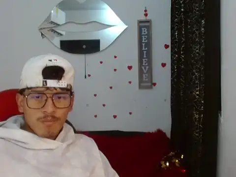 Snapshot of blackfox_desire chatting on 05.19.26 blackfox desire online show from 05.19.26