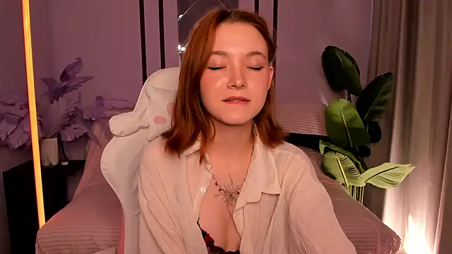 Snapshot of New_Web_Girl chatting on 06.02.26 New Web Girl online show from 06.02.26