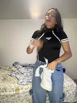 MadisonYoung000 online show from 05.27.26