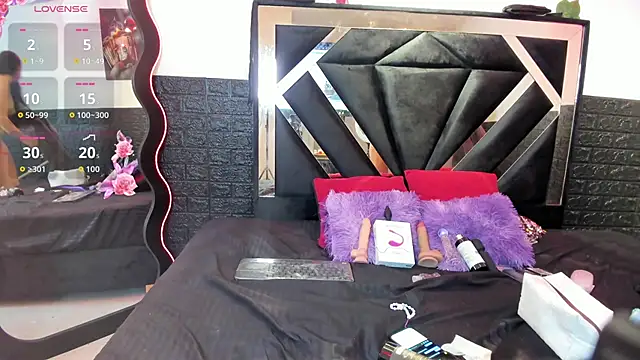Snapshot of Queen_Jen chatting on 05.30.26 Queen Jen online show from 05.30.26