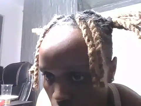 Snapshot of Tempting_Ebony chatting on 06.17.26 Tempting Ebony online show from 06.17.26