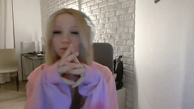 Snapshot of AmandaFix chatting on 05.24.26 AmandaFix online show from 05.24.26