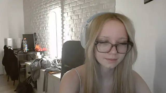 Snapshot of AmandaFix chatting on 05.27.26 AmandaFix online show from 05.27.26