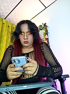 Snapshot of Elektra_bigcock chatting on 07.18.26 Elektra bigcock online show from 07.18.26