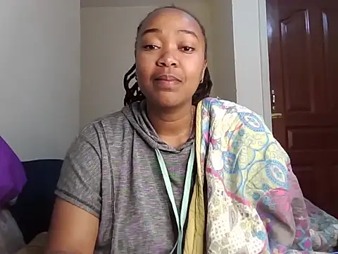 Snapshot of atara_seren chatting on 06.17.26 atara seren online show from 06.17.26