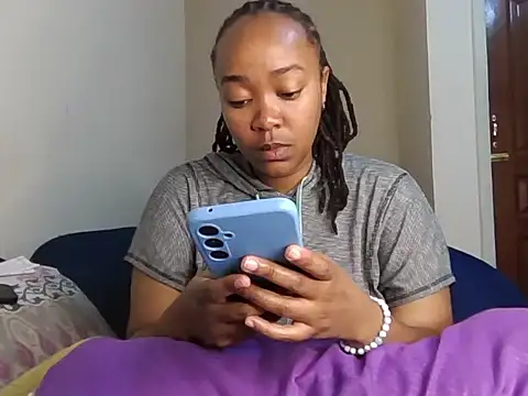 Snapshot of atara_seren chatting on 06.18.26 atara seren online show from 06.18.26